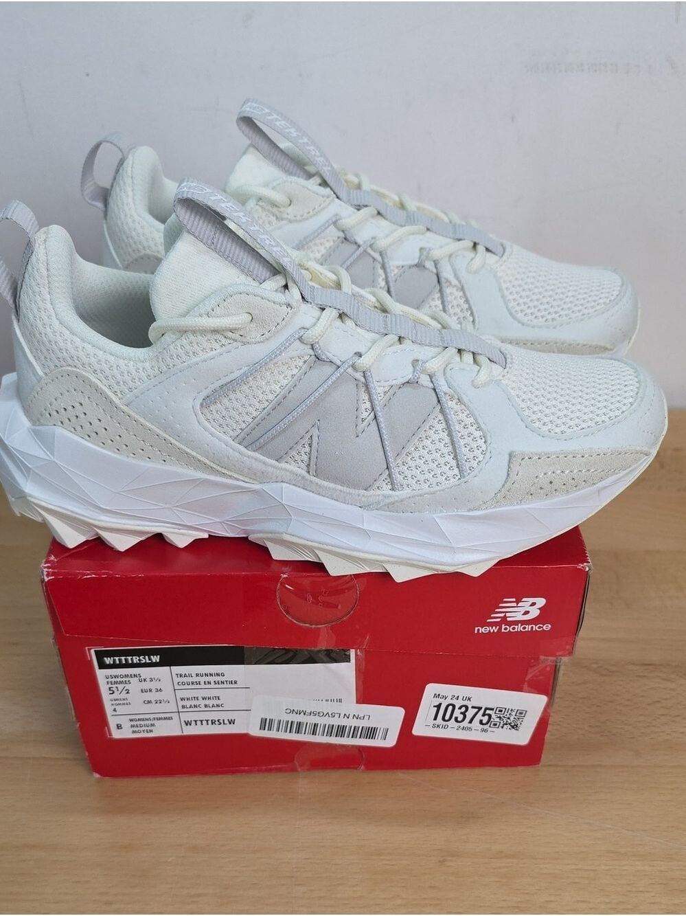 New Balance White Mesh Trail Running Sneakers Size 5.5